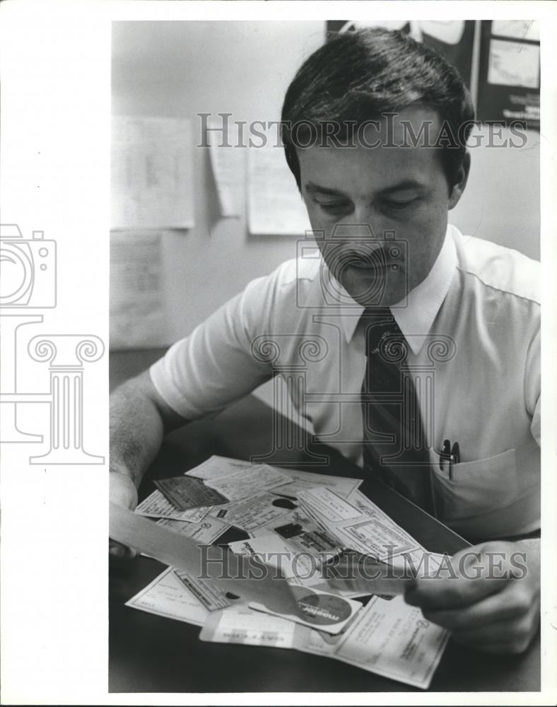 1980 Press Photo Sergeant Street of Birmingham Police Department at his desk - Historic Images