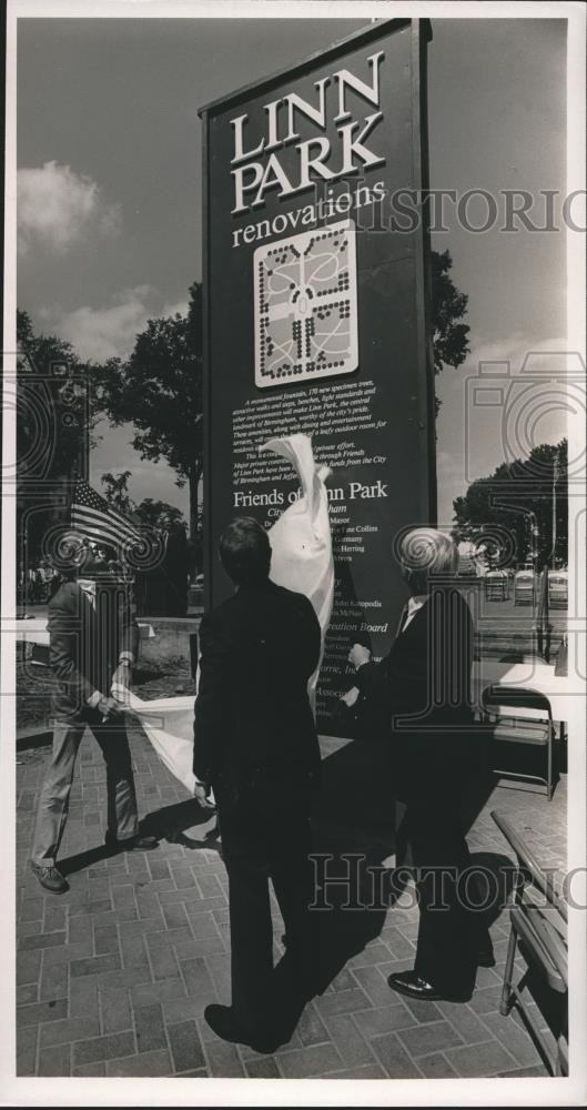 1987 Press Photo Unveiling of Sign for Linn Park Renovation, Birmingham, Alabama - Historic Images