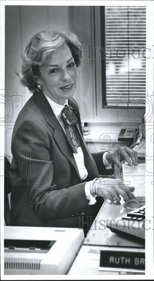 1992 Press Photo Ruth Bryant, Retiring from Homewood City Hall - abna22373 - Historic Images