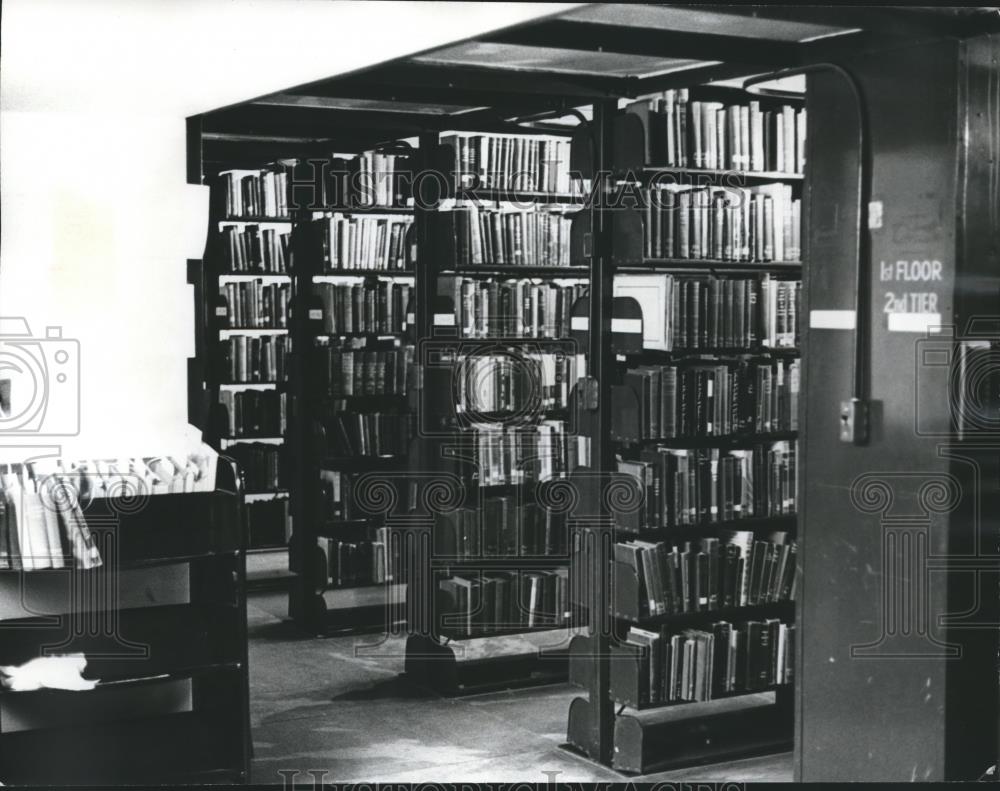 1977 Press Photo Rows of books at the Downtown Library, Birmingham, Alabama - Historic Images