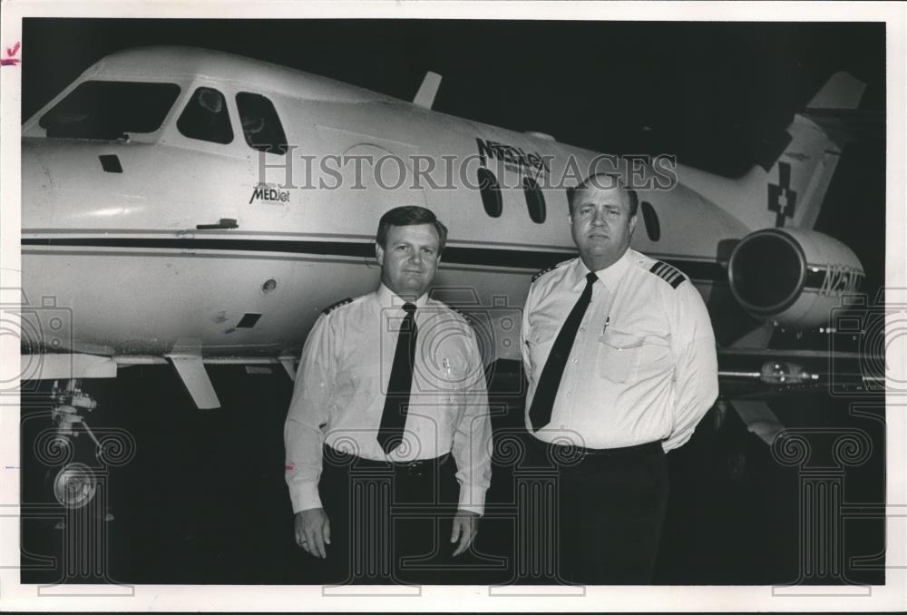 1989 Press Photo Pilots Jeffrey Tolbert and Dick Boso of Nedjet International - Historic Images