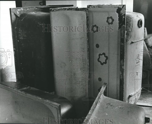 1980 Press Photo Birmingham, Alabama Hotels: Molton Bathtubs stand in Lobby - Historic Images