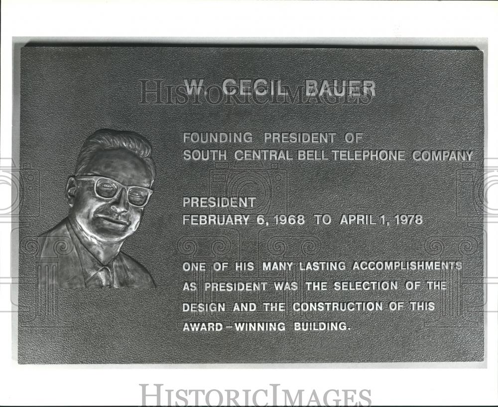1979 Press Photo Plaque honors W. Cecil Bauer, South Central Bell Telephone Co. - Historic Images
