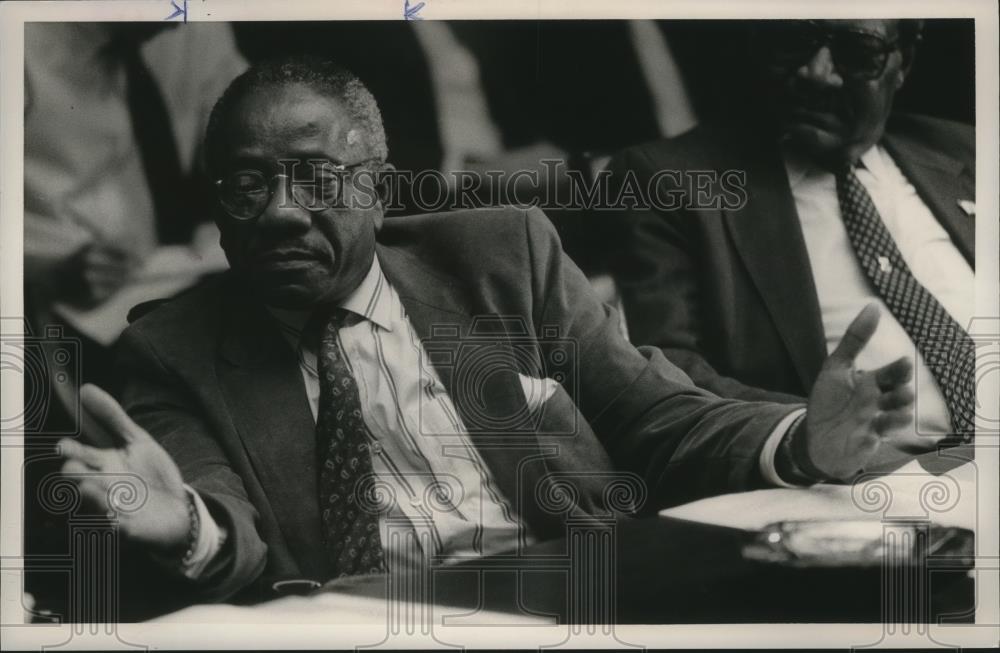 1990 Press Photo Birmingham, Alabama City Council Eddie Blankenship at Meeting - Historic Images