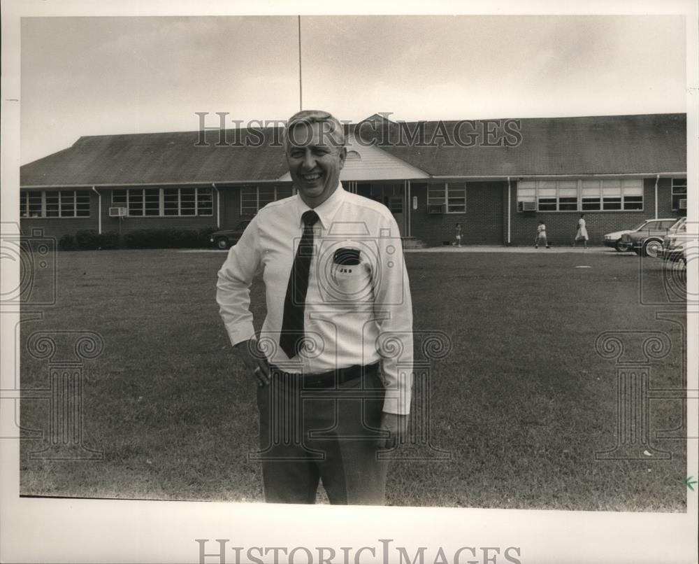 1988 Press Photo Principal of Daviston School, Jack Ed Blankenship in front - Historic Images