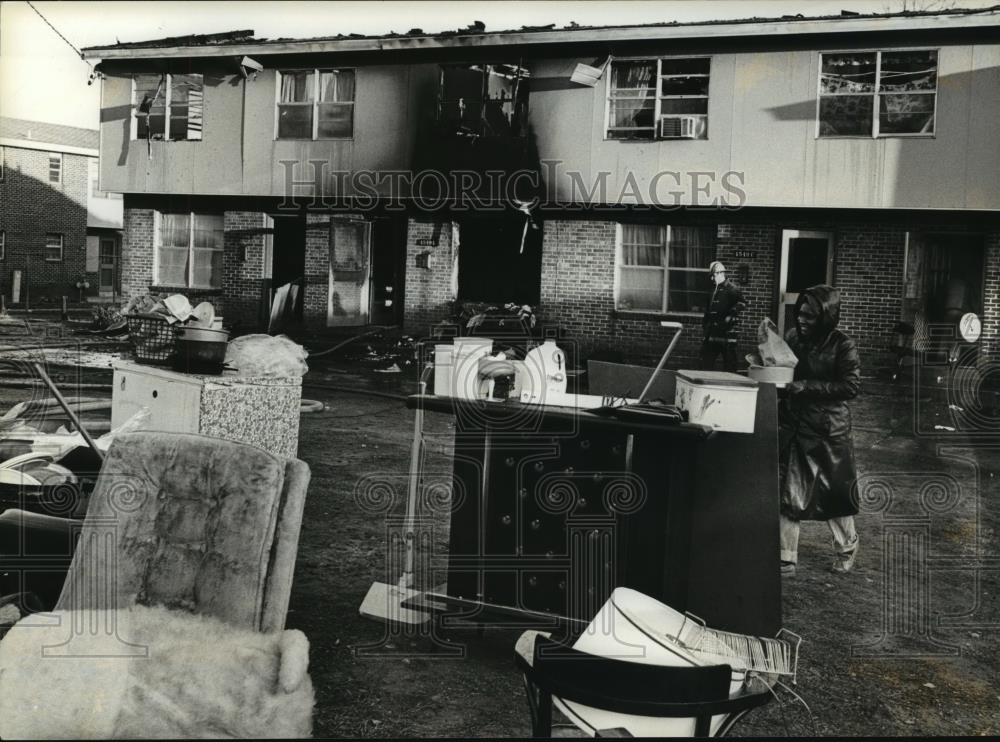 1982 Press Photo Westside Apartment Building Fire with Victims in Birmingham - Historic Images