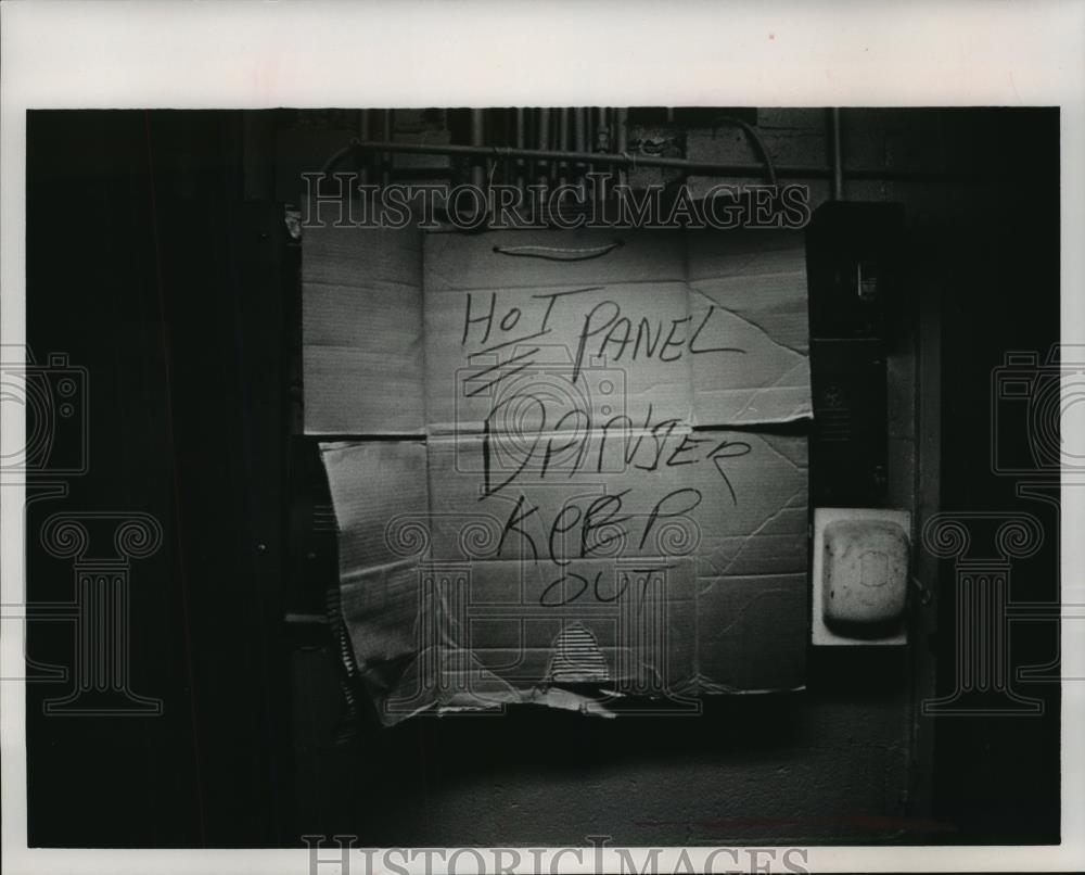 1991 Press Photo Essex House, Sign says Hot Panel, Danger, Keep Out - abna23176 - Historic Images