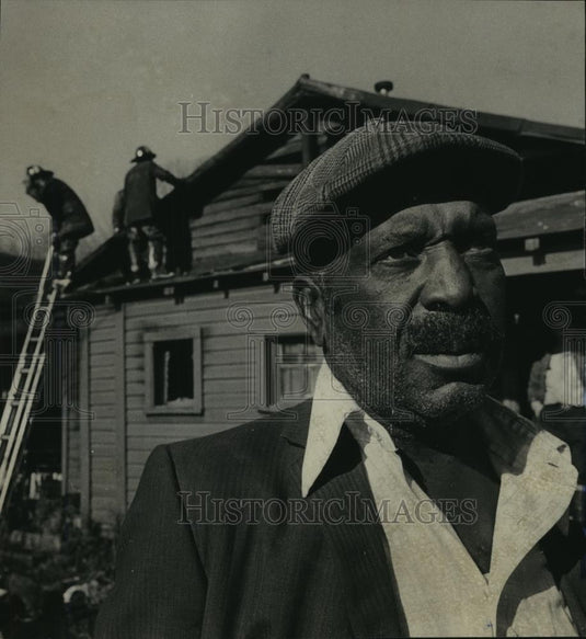 1976 Press Photo Richard Young, Rescued Children from House Fire - abna23224 - Historic Images