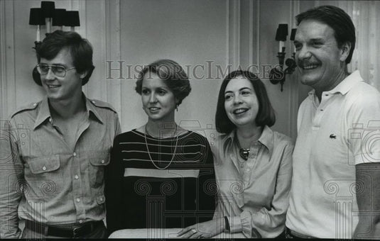 1977 Press Photo Interior Designer Bill Turner of Birmingham, Alabama and Guests - Historic Images