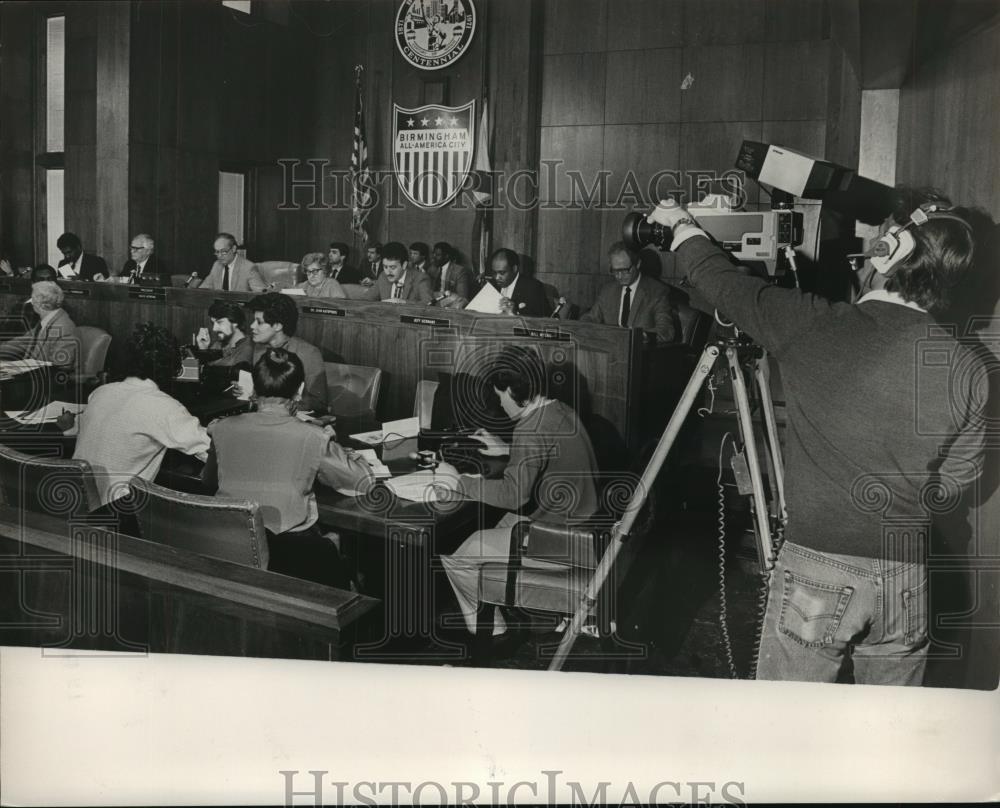 1985 Press Photo Television camera man at Birmingham City Council - abna23430 - Historic Images