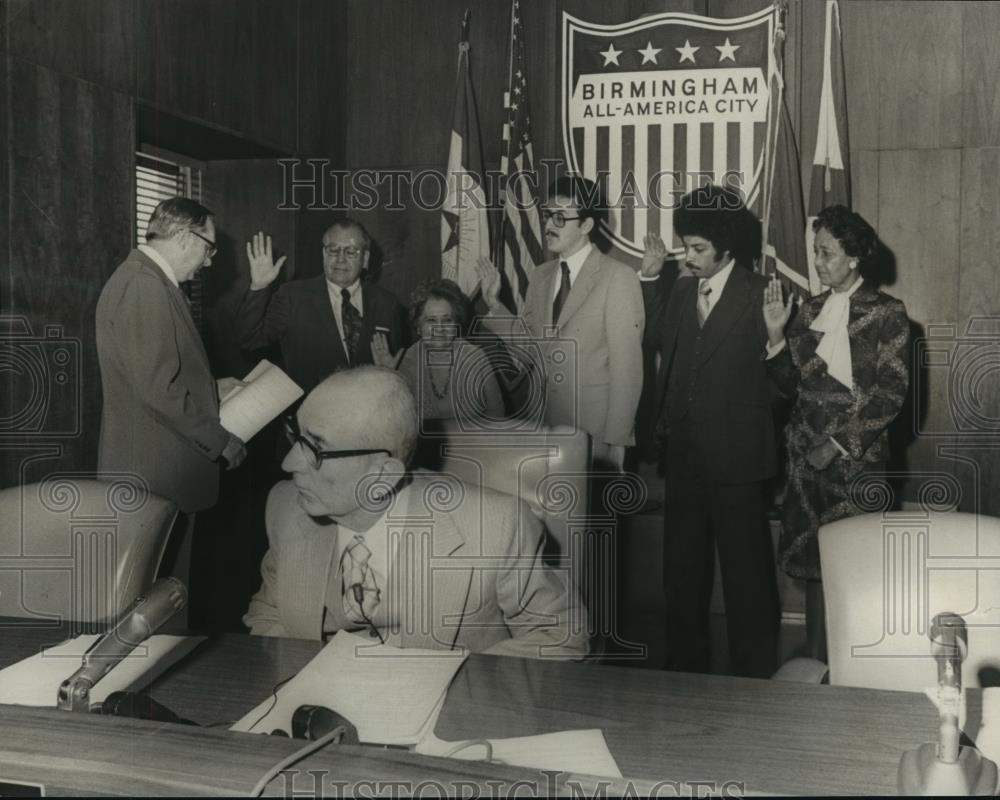 1977 Press Photo New Members of Birmingham, Alabama City Council Sworn In - Historic Images