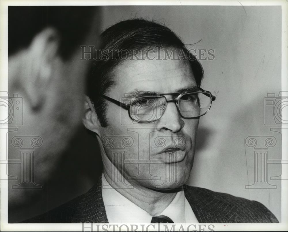 1981 Press Photo Judge Jack Carl at Parsons Hearing - abna23547 - Historic Images