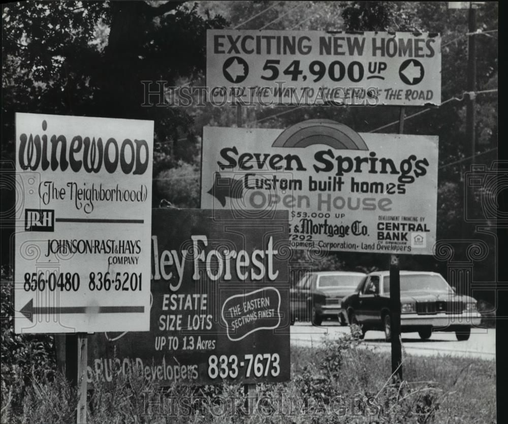 1981 Press Photo Carson Road Home Advertisements - abna23567 - Historic Images