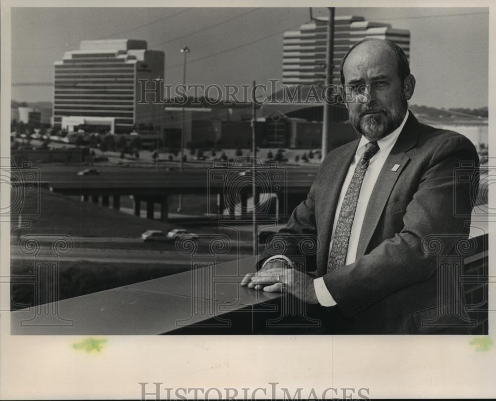 1989 Press Photo Mike Carroll, Executive Director, Hoover Chamber of Commerce - Historic Images