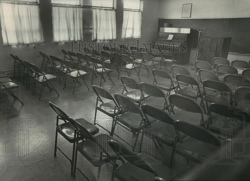 1982 Press Photo Room in old school where Birmingham group Religious Overcomer&#39;s - Historic Images