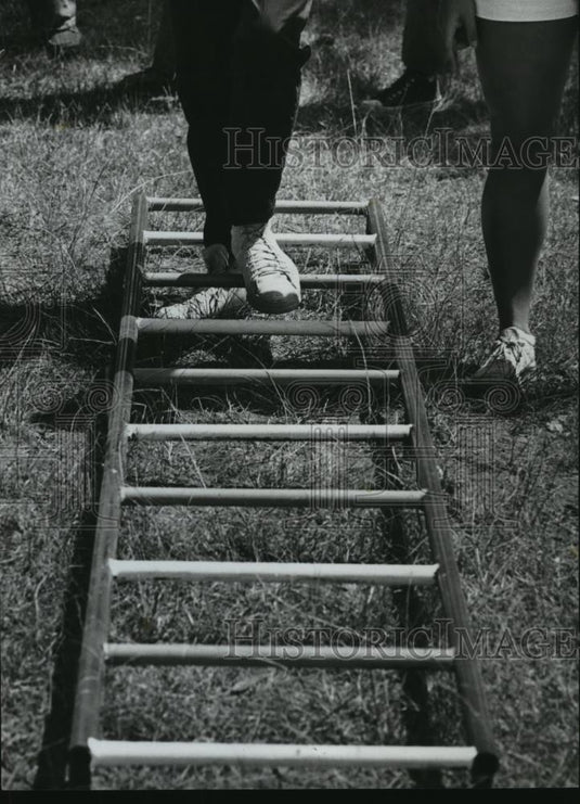 1977 Press Photo Tuscaloosa, Alabama Schools, Merely lifting feet is an effort - Historic Images