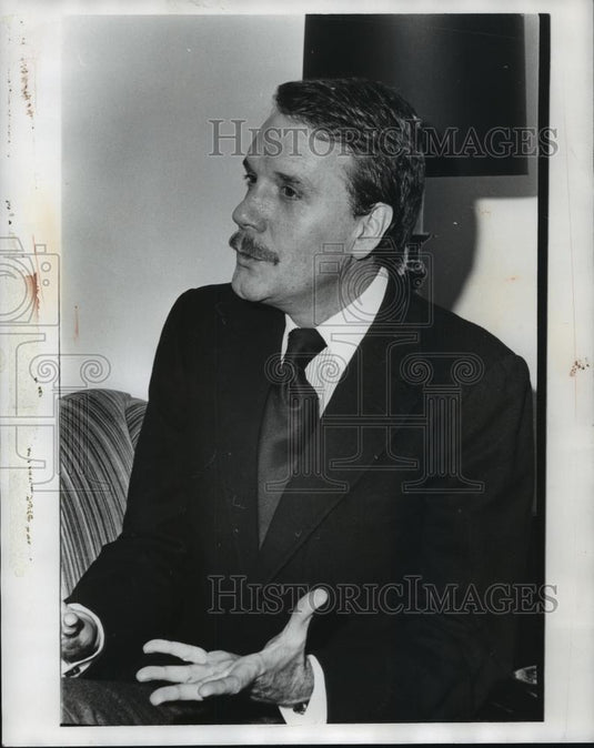1978 Press Photo William Turner, Interior Designer advises using tent canvas - Historic Images