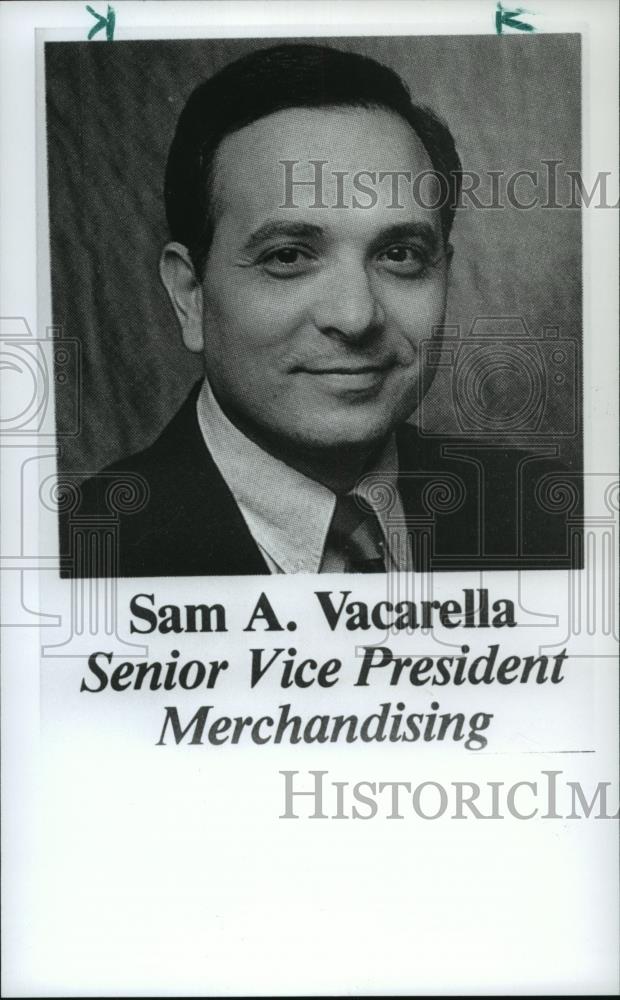 1991 Press Photo Sam A. Vacarella, Senior Vice President Merchandising - Historic Images