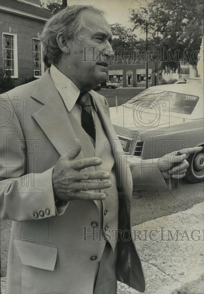 1977 Press Photo C. P. Walker honored by Shelby County Youth Aid Bureau, Alabama - Historic Images