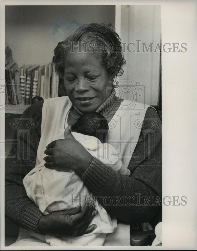 1990 Press Photo Birmingham, Alabama Homes: Alethia House, Foster Grandparents - Historic Images