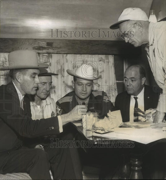Press Photo Officials plan cleanup of tornado hit area at Meeting in Okaloosa - Historic Images