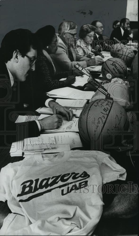 1978 Press Photo Basketballs line Birmingham City Council table - abna24091 - Historic Images