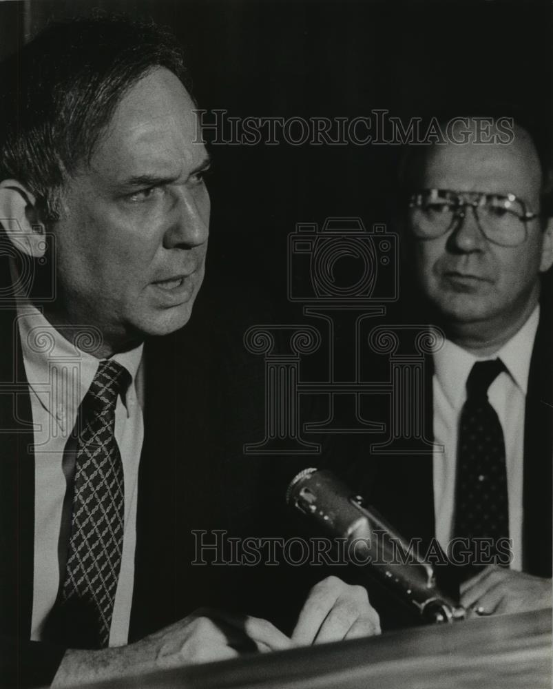 1981 Press Photo Councilmen Herring & Clifford at City Council Budget Session - Historic Images