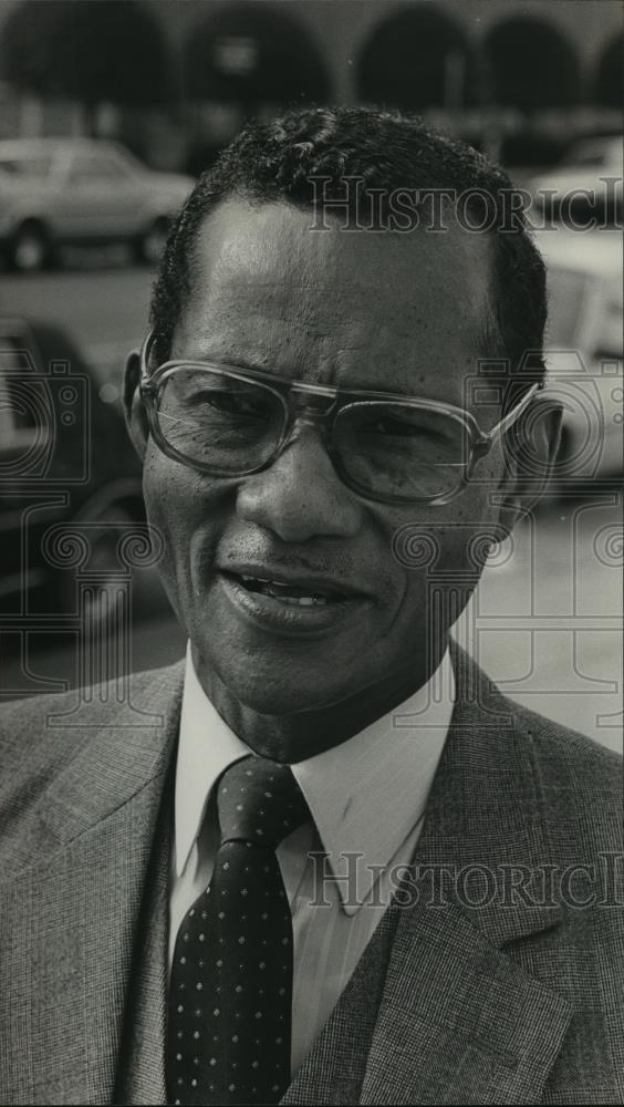 1983 Press Photo Dr. John Cantelow, Birmingham Board of Education Superintendent - Historic Images