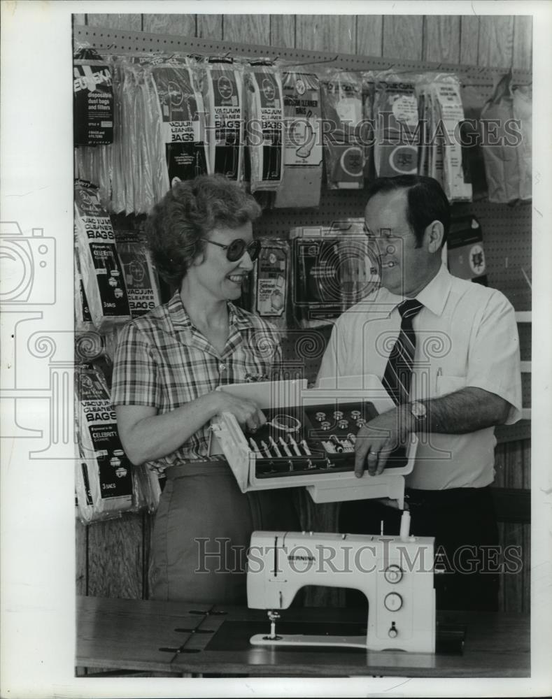 1980 Press Photo Center Point, Alabama Store Owners Mr. &amp; Mrs. George Summers - Historic Images