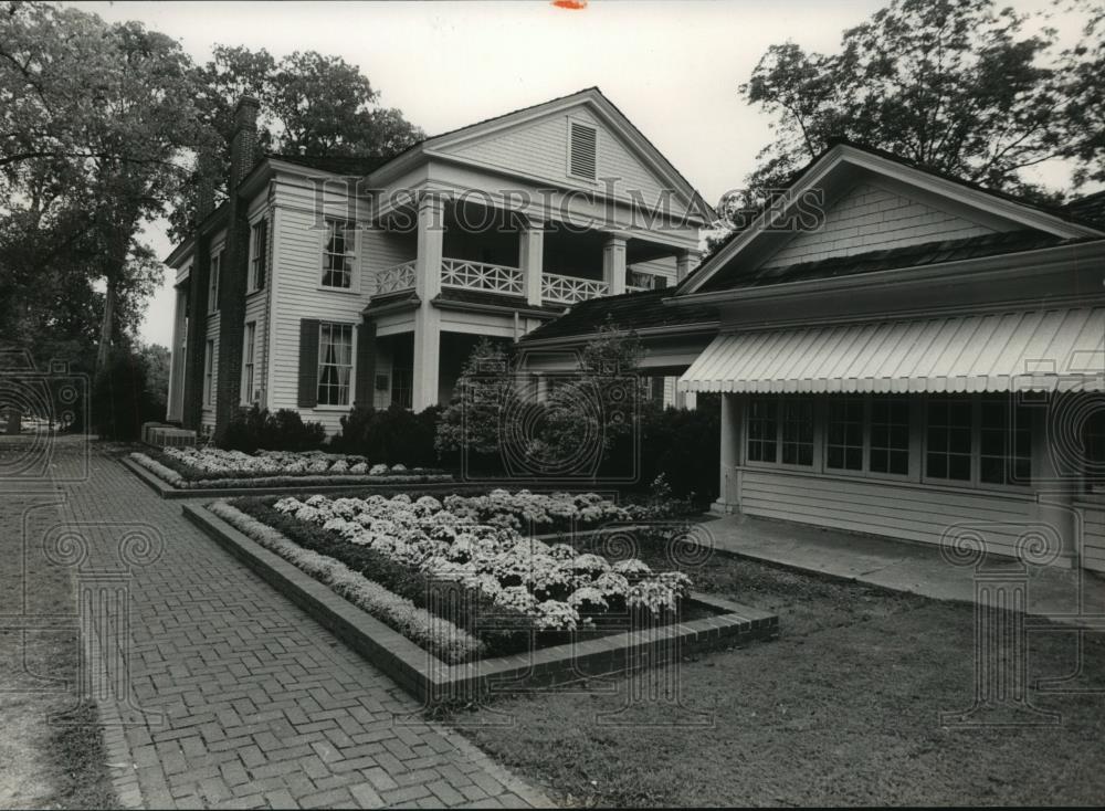 1984 Press Photo Arlington House and gardens, Birmingham, Alabama - abna24336 - Historic Images