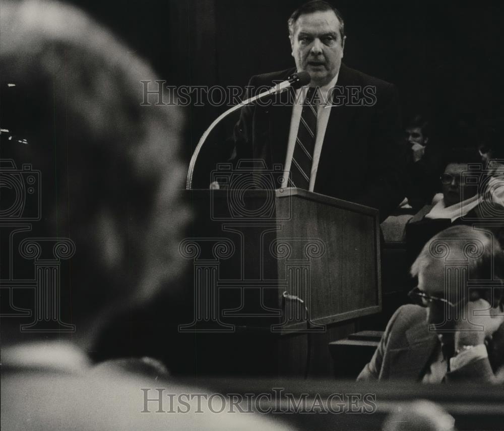 1985 Press Photo Doug Carter, Alabama Politician, Speaks to City Council - Historic Images