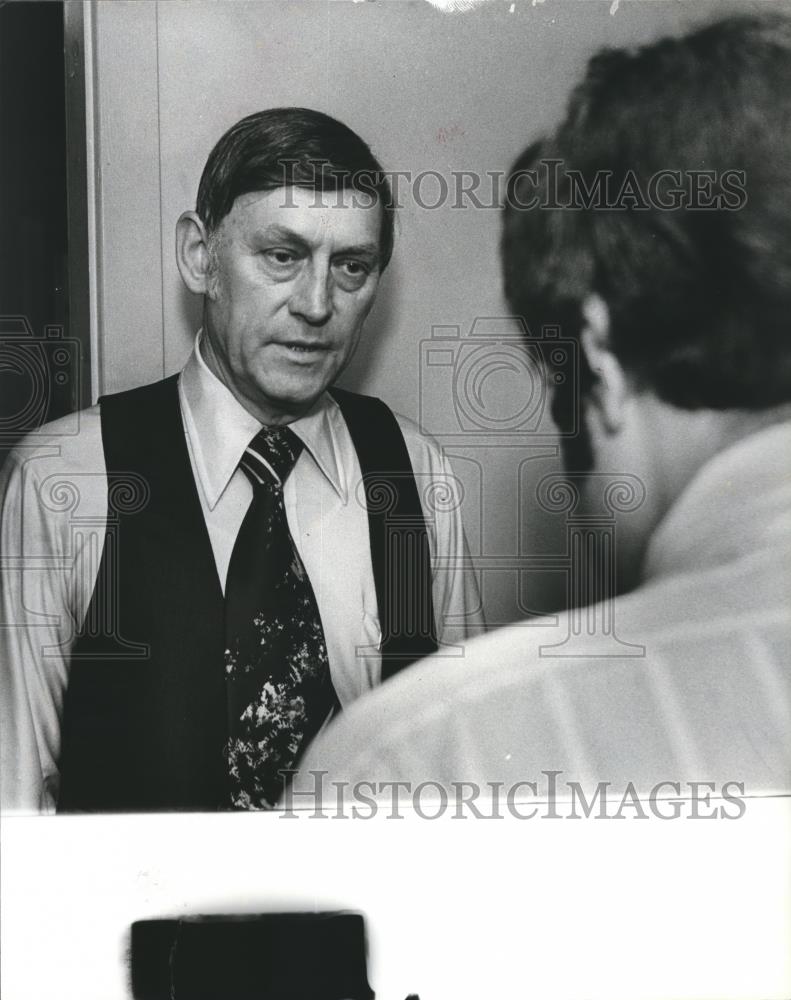 1979 Press Photo Bessemer, Alabama Police Chief George Barron Talking - Historic Images