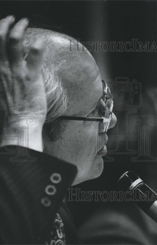 1980 Press Photo Dr. Cody Speaks at Birmingham Board of Education Meeting - Historic Images