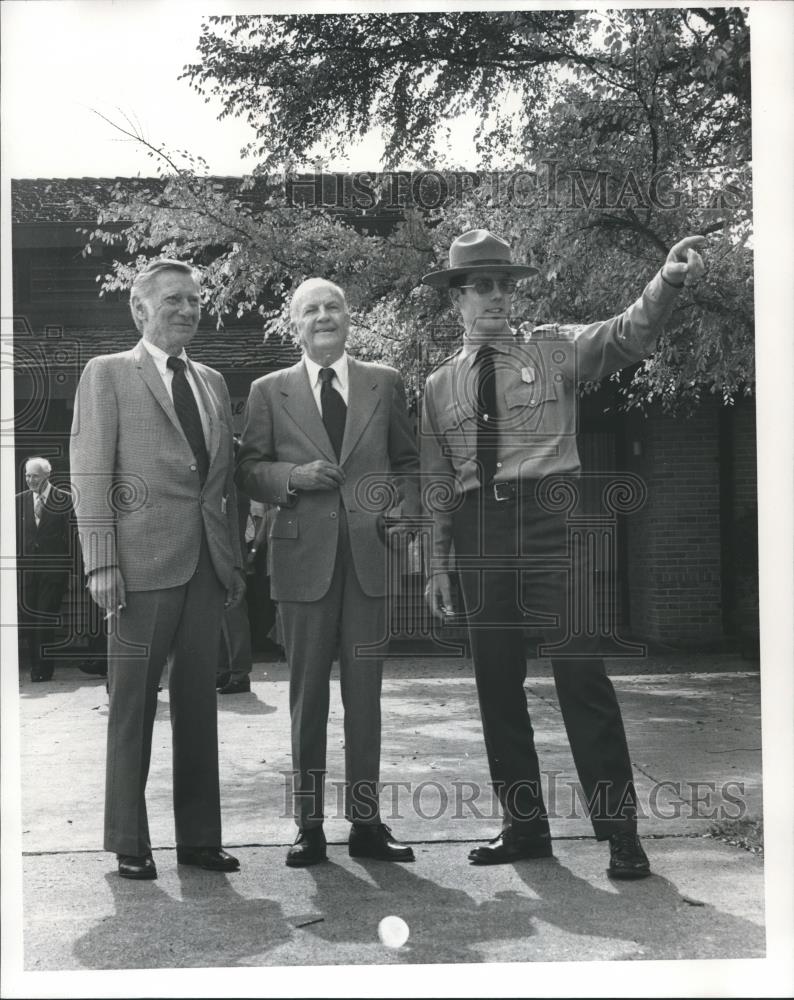 1977 Press Photo Jack Coley, Center, Retired Judge, Alexander City, Alabama - Historic Images