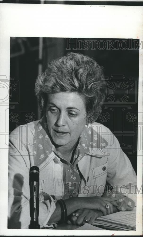 1976 Press Photo Birmingham Board of Education member Bettye Collins speaks - Historic Images