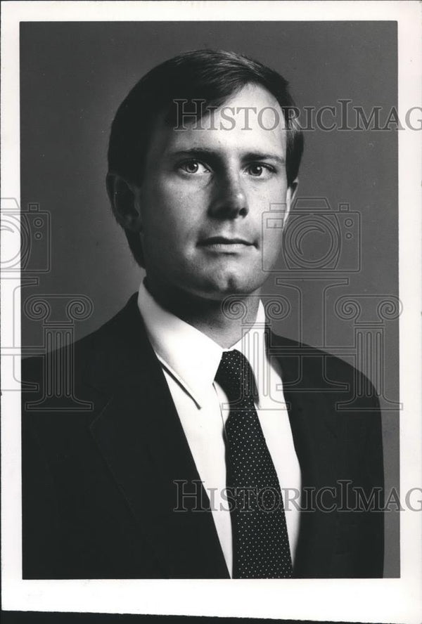 Bruce ster, manager of Arthur Young and Company, Birmingham, 1985