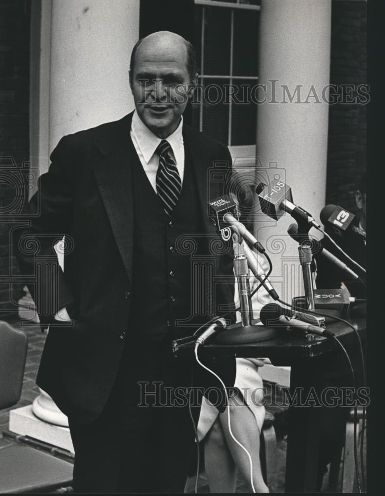 1983 Press Photo Doctor Tom A. Bartlett, University of Alabama - abna24757 - Historic Images