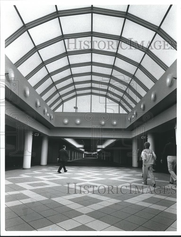 1992 Press Photo Birmingham airports' newly renovated concourse, Alabama - Historic Images