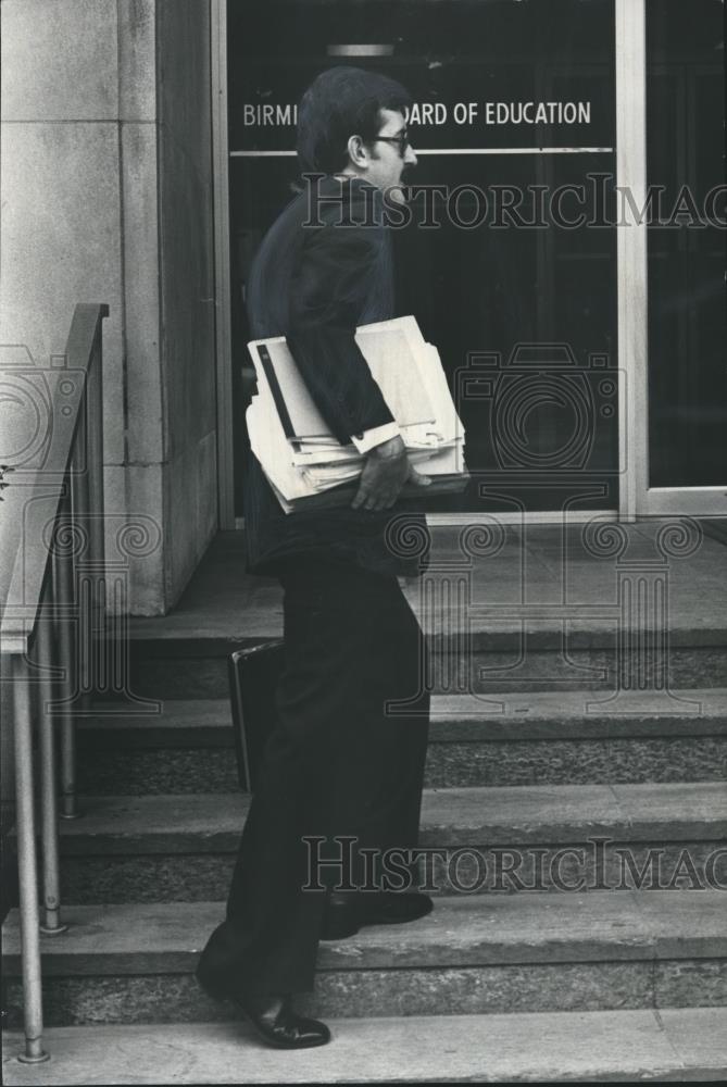 1977 Press Photo John Katopodis, Birmingham Board of Education, goes to work - Historic Images