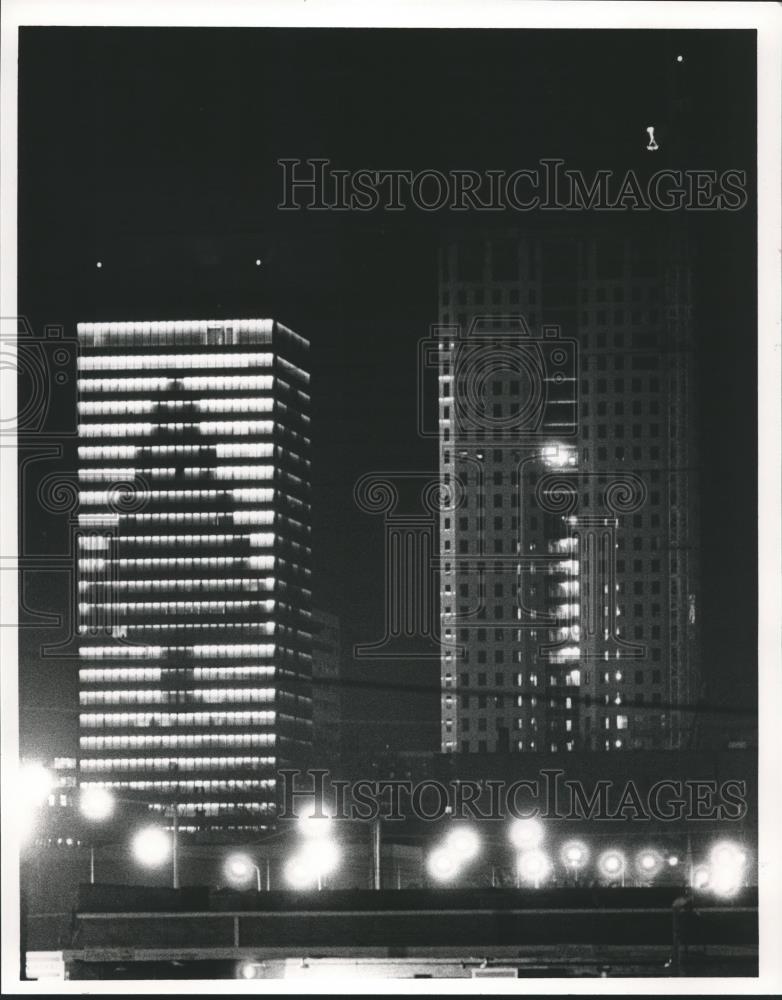 1985 Press Photo First National-Southern Natural gas Building, Christmas Lights - Historic Images