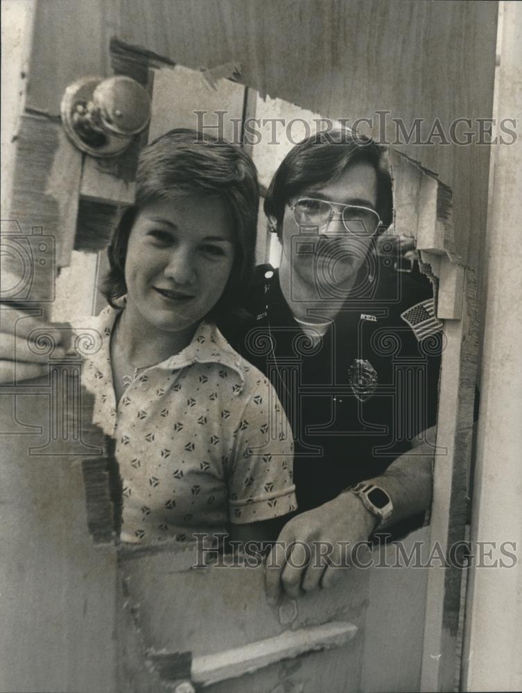 1976 Press Photo Miss Allana Kay Ralph and Lester Beard III, Police Officer - Historic Images