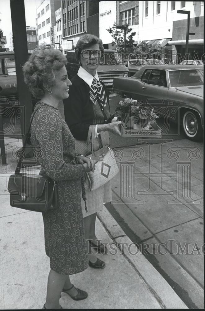 1980 Press Photo Sherry Kelly, Eleanor McCue, Birmingham's "C'mon Down" event - Historic Images