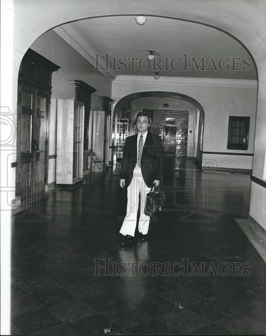 1981 Press Photo Dr. Larri Contri, educator walking in an empty hall - abna25276 - Historic Images