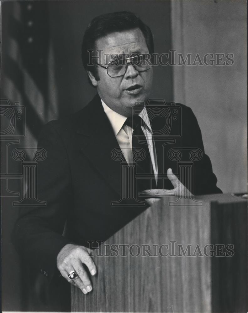 1982 Press Photo John W. (Doug) Cook, Politician - abna25332 - Historic Images
