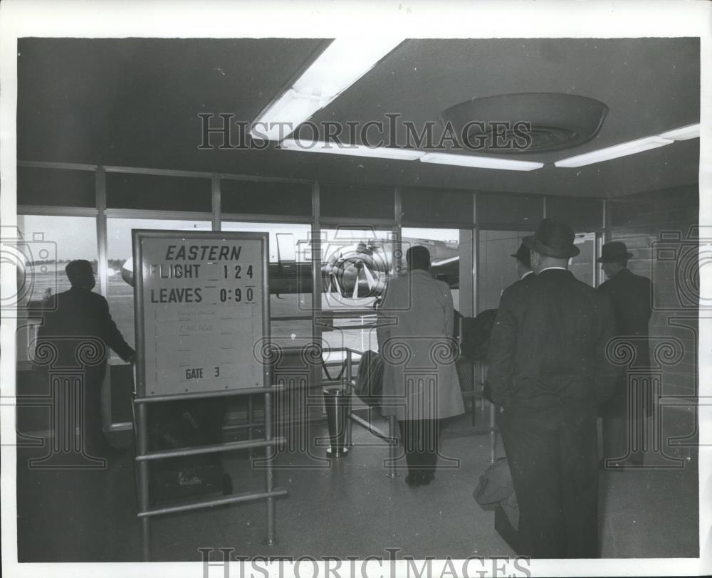 1982 Press Photo Birmingham, Alabama Airports: Municipal, Eastern Flight - Historic Images