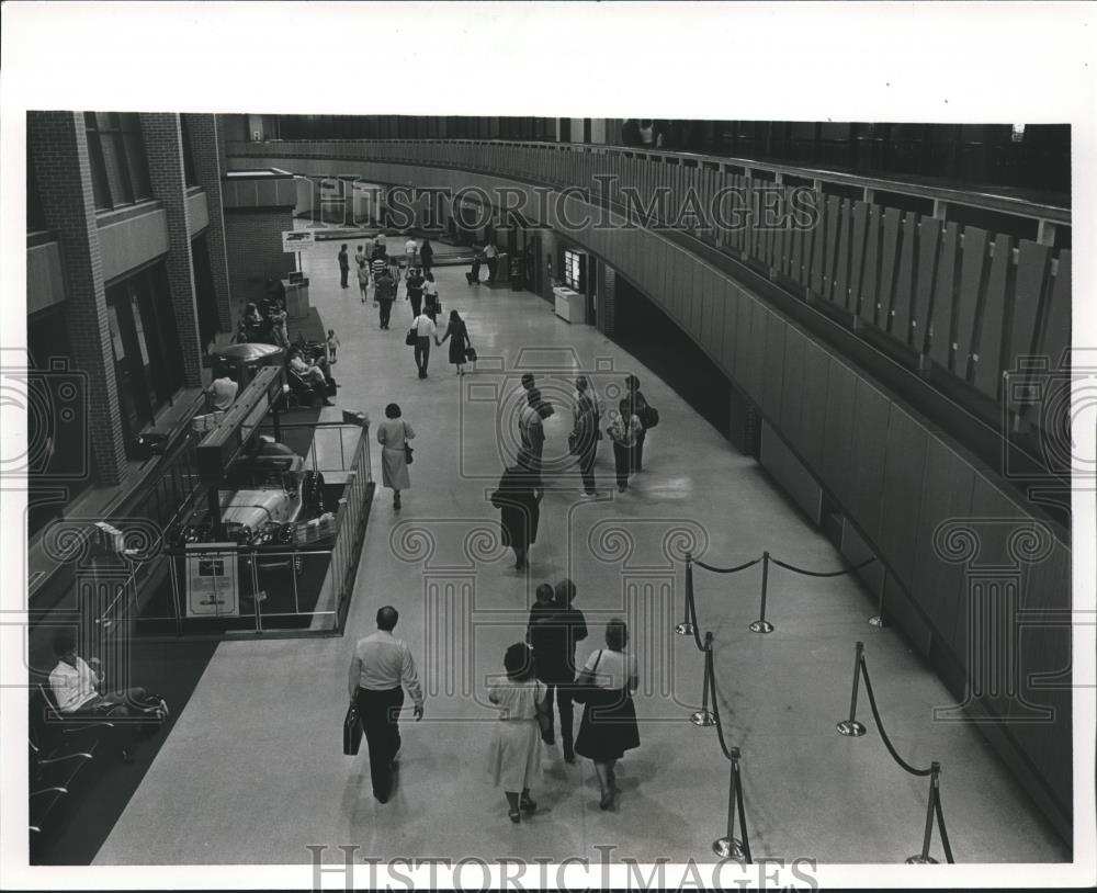 1986 Press Photo Birmingham, Alabama Airport Municipal Airport Lobby - abna25505 - Historic Images