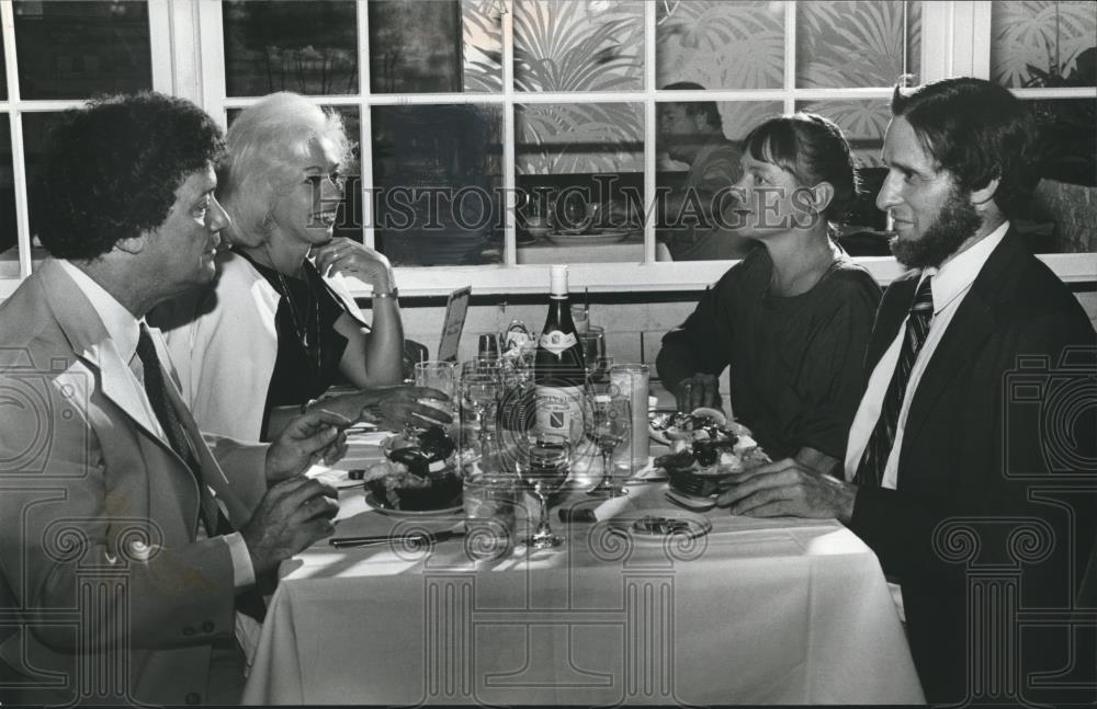 1982 Press Photo Dennis &amp; Bunny Washburn with Jeanne &amp; Richard Morrison - Historic Images