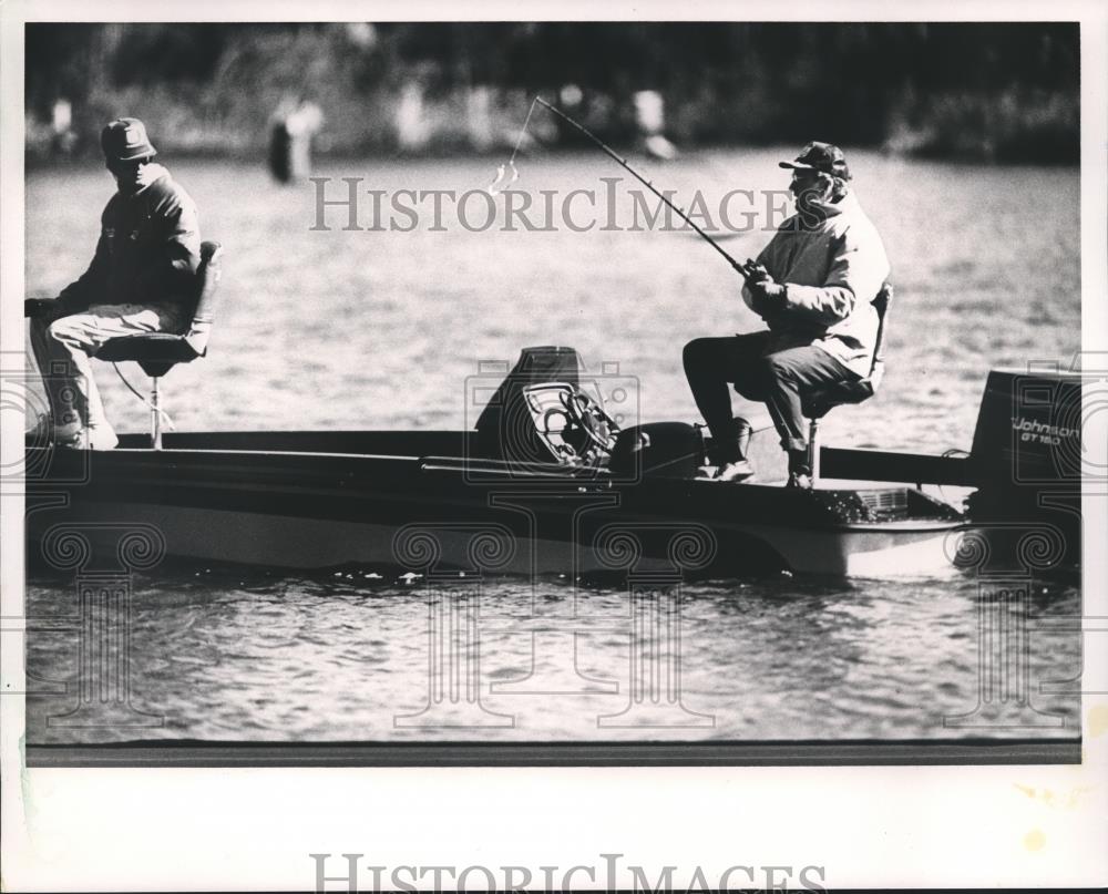 1990 Press Photo Angler Rick Clunn, fishing with President George Bush, Alabama - Historic Images