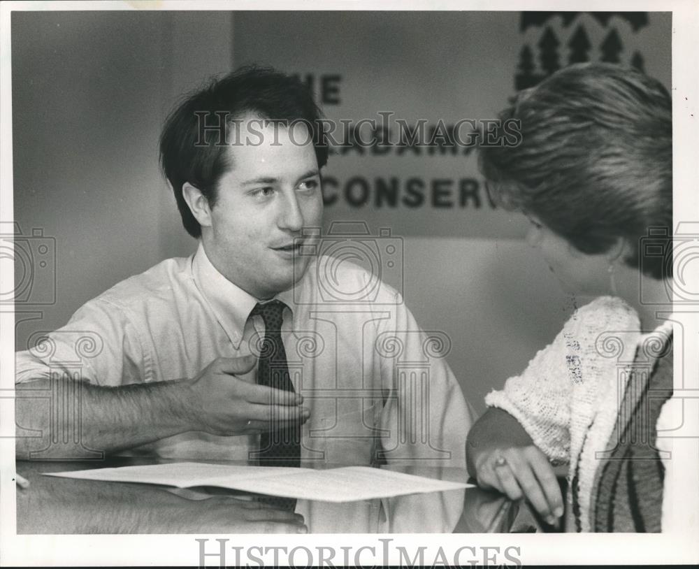 1989 Press Photo Pat Byington, Alabama Conservancy with Paula Kilpatrick - Historic Images