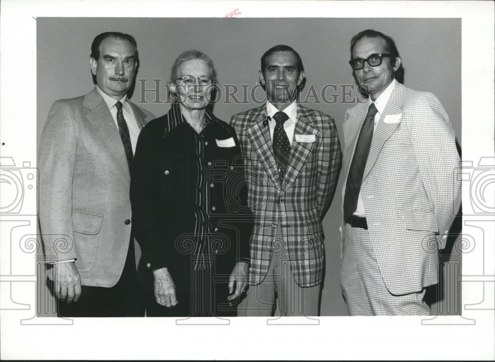 1976 Press Photo Dr. Maxine Davis, University of Motevallo, and others, Alabama - Historic Images